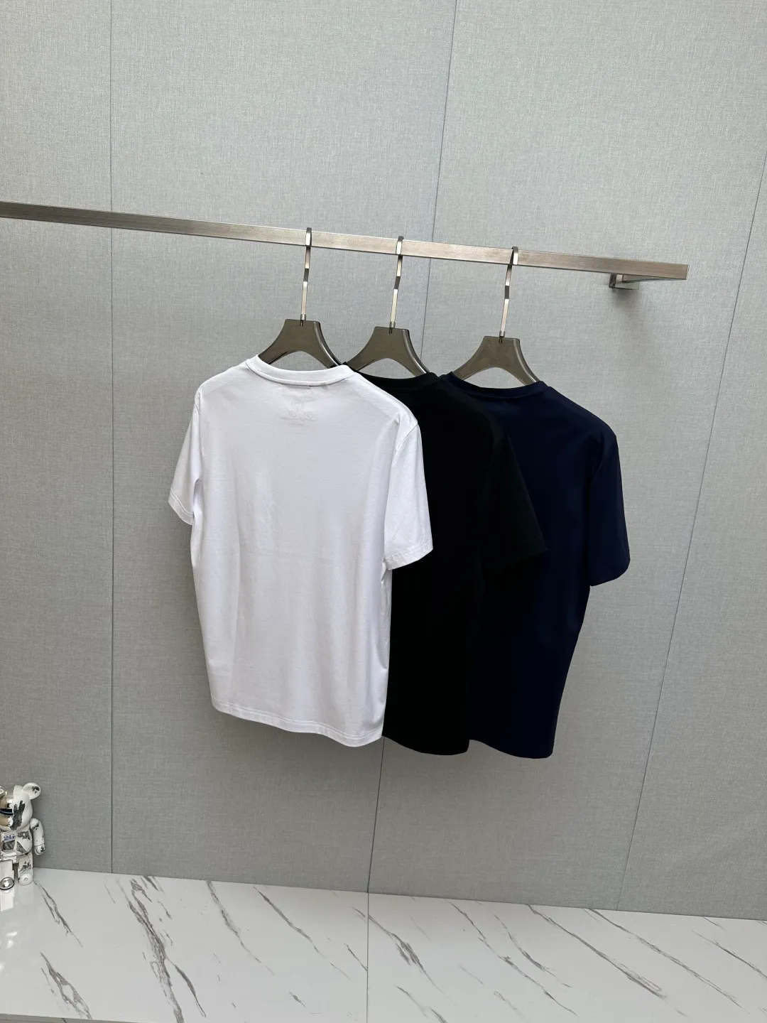 LP ss Spring and Summer New Arrival first counter New Arrival short-sleeved round neck T-shirt Premium customized design avant-garde and fashionable! Soft to the touch. Comfortable to wear. Exquisite counter-level stitching. Exquisite workmanship. The upper body effect is incomparably handsome! A must-have item for a stylish man! Sizes: M—3XL